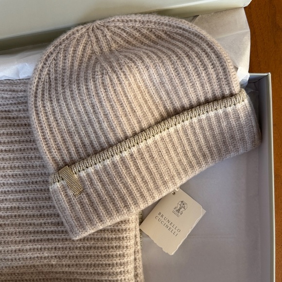NEW / BRUNELLO CUCINELLI 100% Cashmere Hat & Scarf / Beige & Gold - Picture 2 of 5